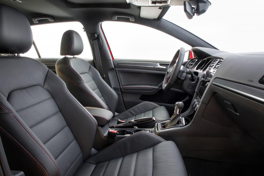Интерьер Volkswagen Golf GTI 5-Door (Typ 5G) 2017 года  (NA) (фото 8 из 41)